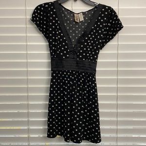 Black and white polka dot top size juniors large